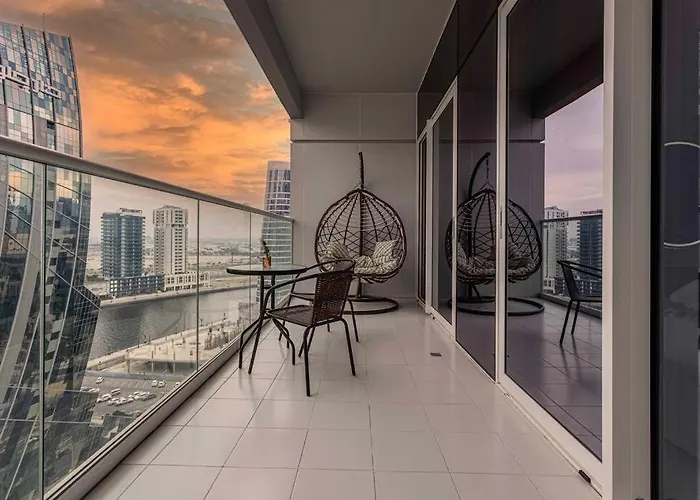 Turquoise - Downtown Dubai 1 Bedroom Apartment Business Bay - Canal View