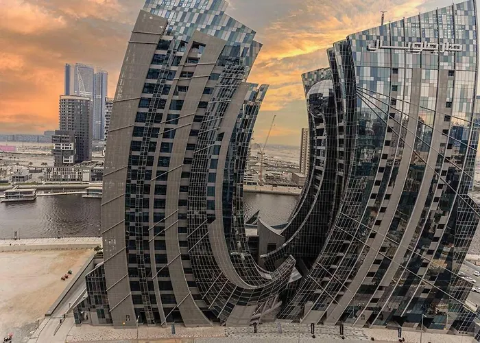 Turquoise - Downtown Dubai 1 Bedroom Apartment Business Bay - Canal View