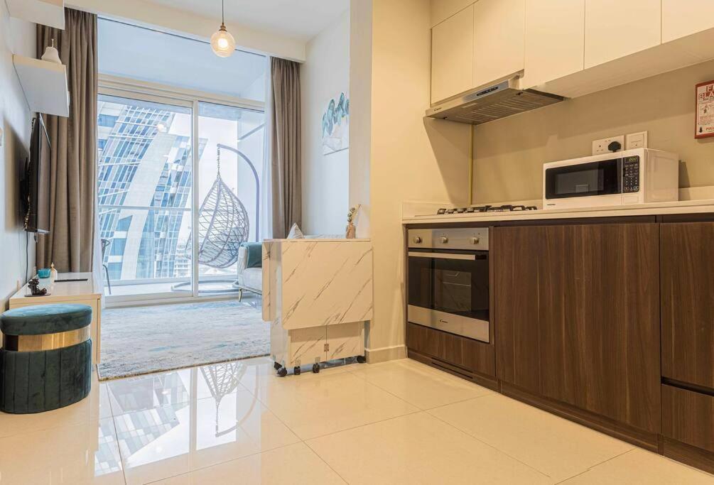 Turquoise - Downtown 1 Bedroom Business Bay - Canal View Апартаменти *