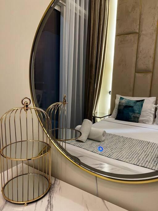 Turquoise - Downtown 1 Bedroom Business Bay - Canal View Апартаменти *