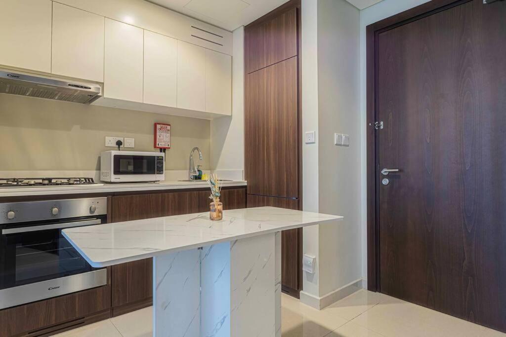 Апартаменти Turquoise - Downtown 1 Bedroom Business Bay - Canal View *