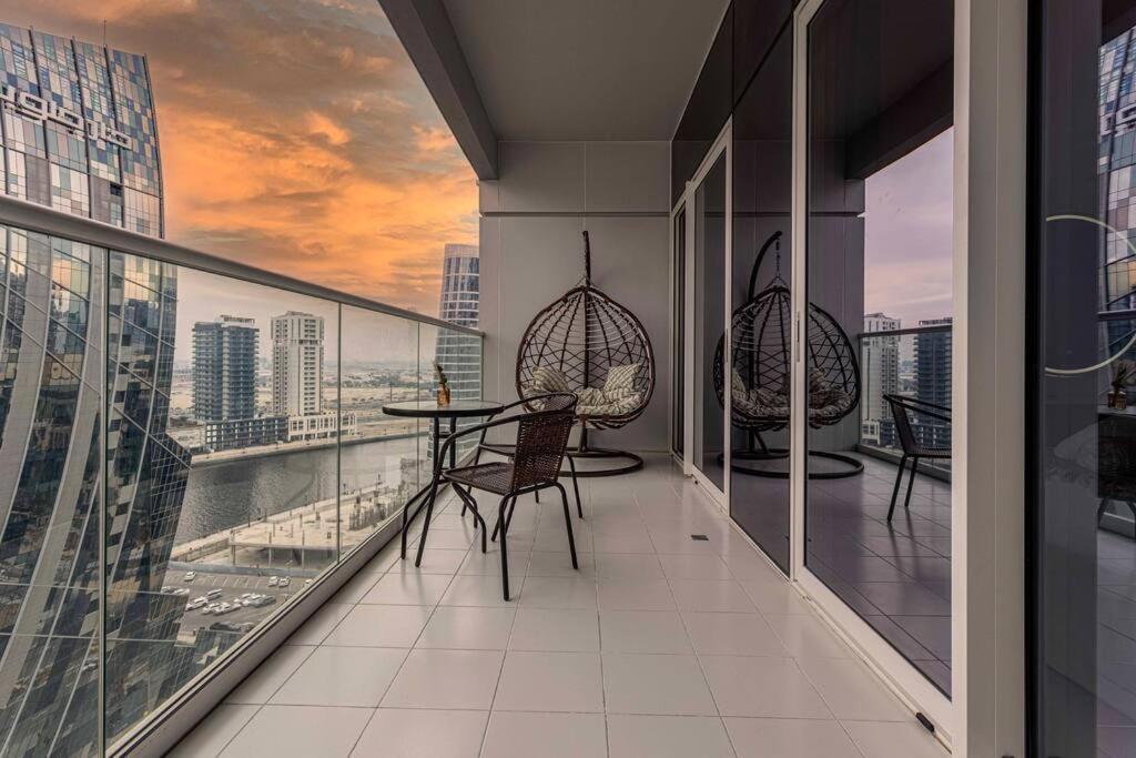 Turquoise - Downtown 1 Bedroom Business Bay - Canal View Апартаменти *