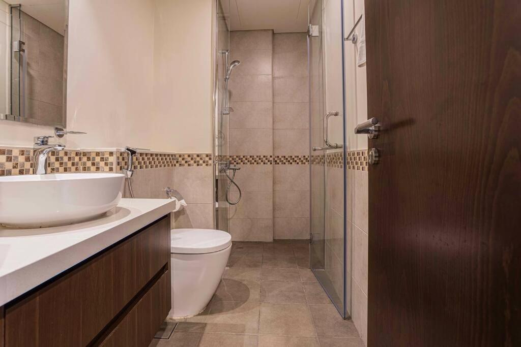 Turquoise - Downtown 1 Bedroom Business Bay - Canal View Дубай
