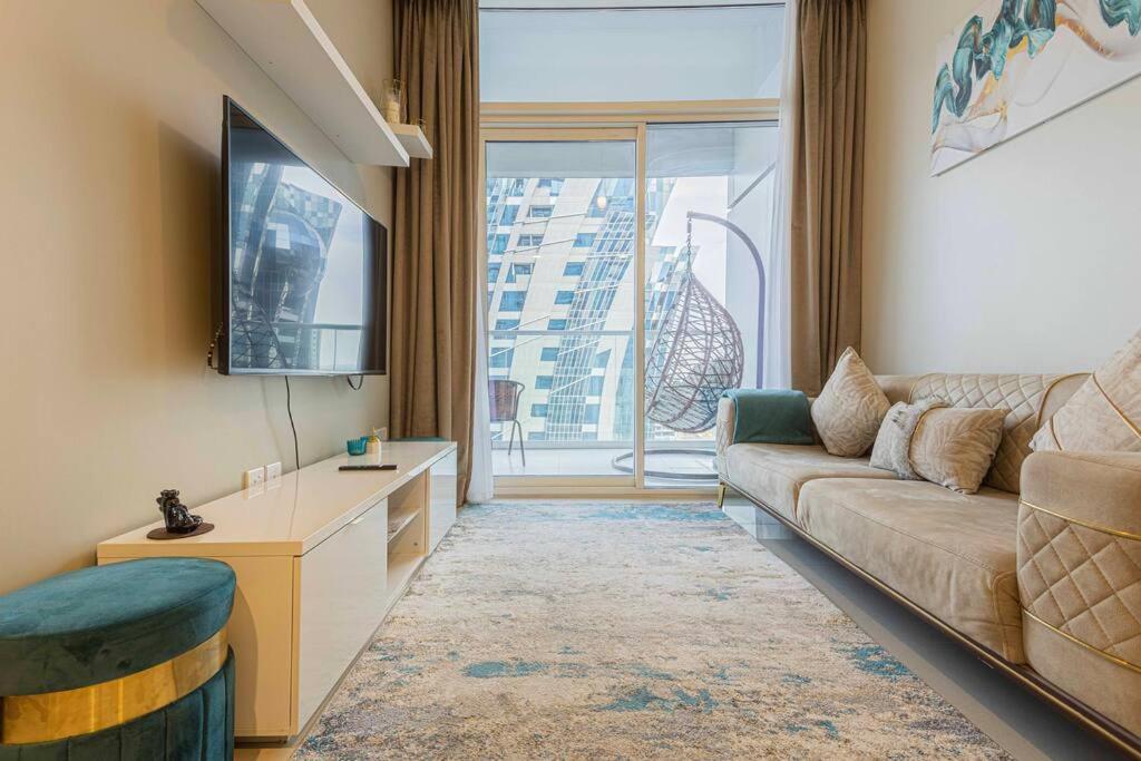 Turquoise - Downtown 1 Bedroom Business Bay - Canal View Апартаменти Дубай