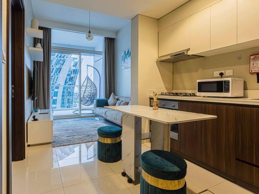 Turquoise - Downtown 1 Bedroom Business Bay - Canal View Апартаменти