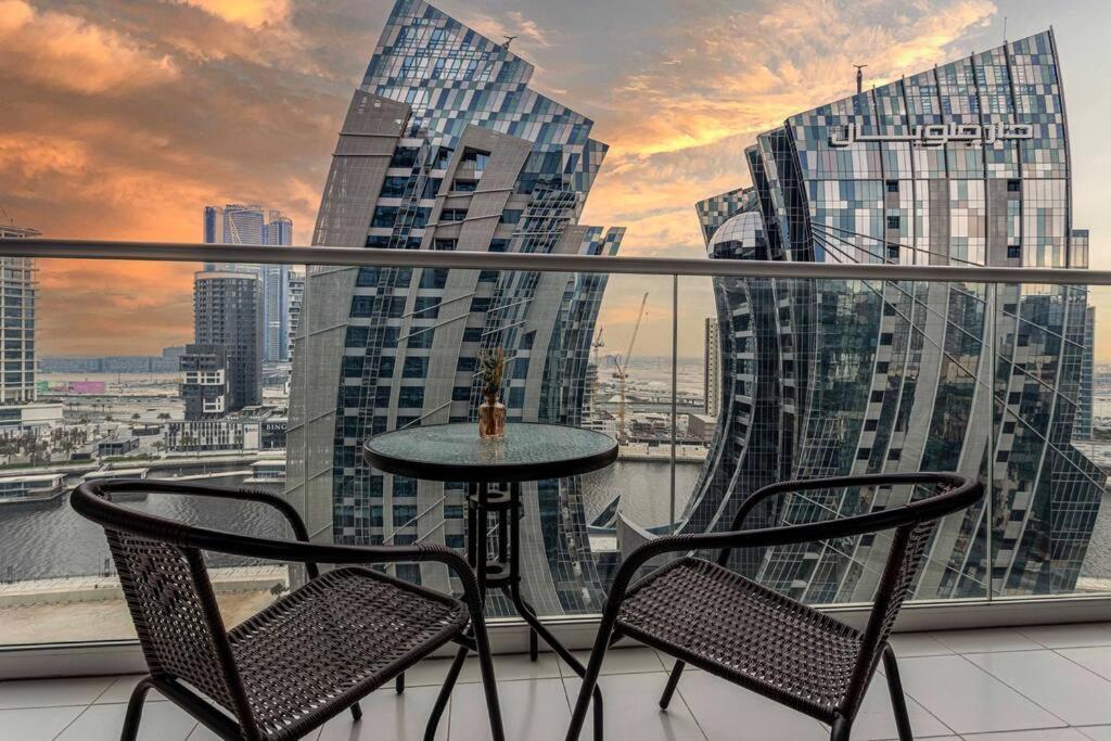 Turquoise - Downtown 1 Bedroom Business Bay - Canal View Апартаменти *