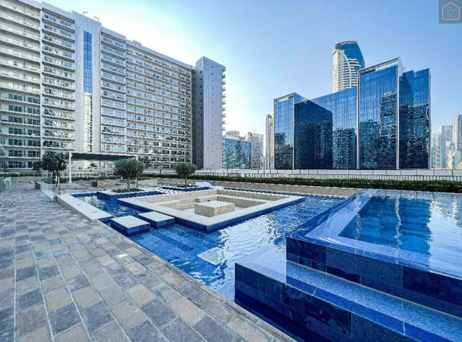 Turquoise - Downtown 1 Bedroom Business Bay - Canal View * Дубай