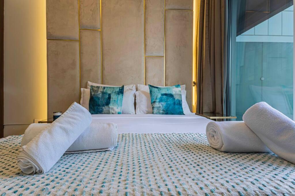 Turquoise - Downtown 1 Bedroom Business Bay - Canal View * Dubaï